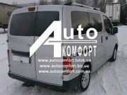 Задний салон,  правое стекло на Nissan NV200